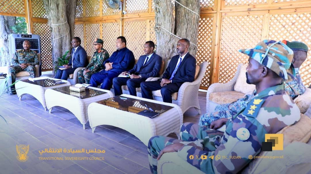 رئيس مجلس السيادة يلتقي وفد حركة العدل والمساواة السودانية الجديدة .