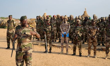 رئيس حركة العدل والمساواة السودانية الجديدة والقائد الأعلى لقواتها يخاطب متحرك الحركة لمناطق العمليات