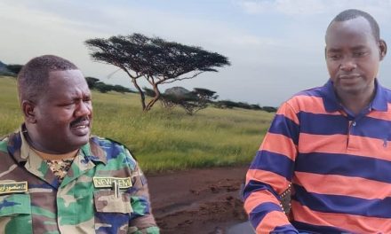 رئيس حركة العدل والمساواة السودانية الجديدة يتلقى تنويراً عن أداء أمانة الشئون الإنسانية والمنظمات
