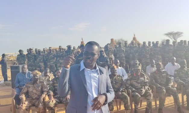 أمين التنظيم والإدارة بحركة العدل والمساواة السودانية الجديدة يقدم محاضرة حول العمل التنظيمي والإداري للقوات بالميدان